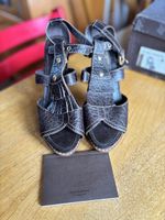 Louis Vuitton Palma Sandals Size 38 - Summer Ready!