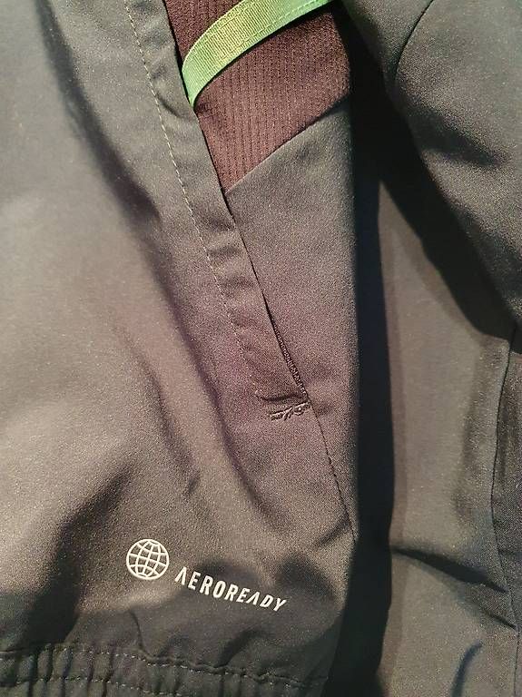 Giacche: Veste foot Adidas real Madrid – Usato da Chavornay venduto da er_yy7k 1
