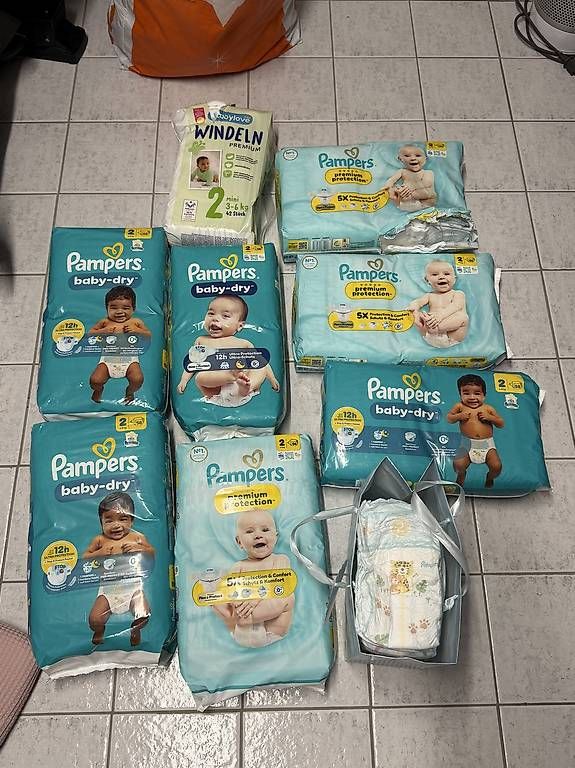 Windeleimer & Windeln: Pampers Windelpaket Grösse 2 – Neu und originalverpackt aus Lufingen von Nightrider93