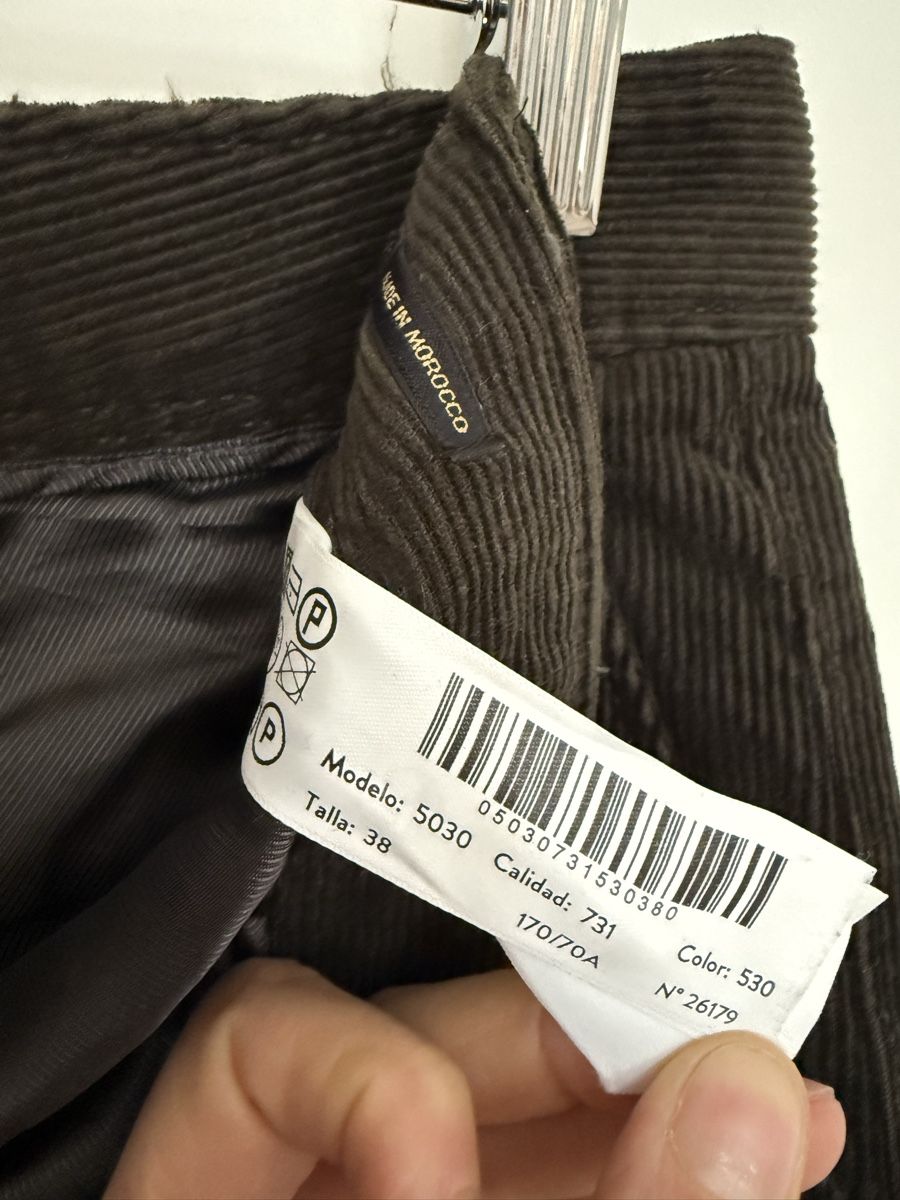 Massimo Dutti Pantaloni: Massimo Dutti Cordhose 38 – Nuovo (secondo la descrizione) da Walenstadt venduto da nad_dm9g 4