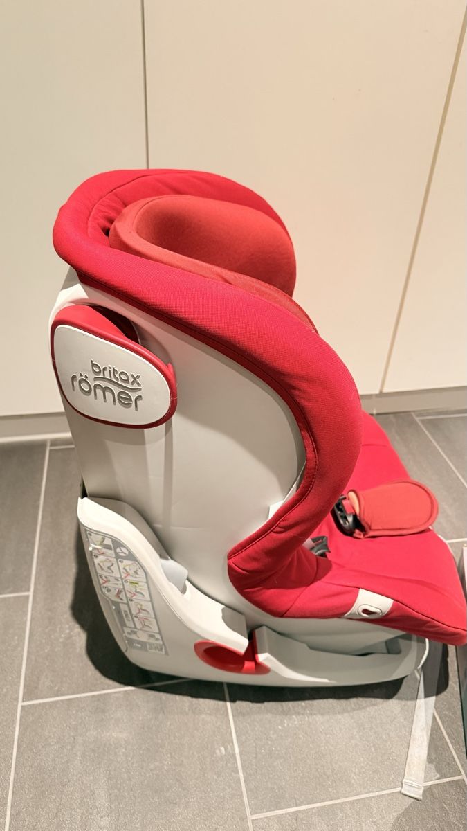Britax Römer Seggiolini per auto: Britax Römer Autositz Top Zustand, Rot – Usato da Hagendorn venduto da VS0506 4