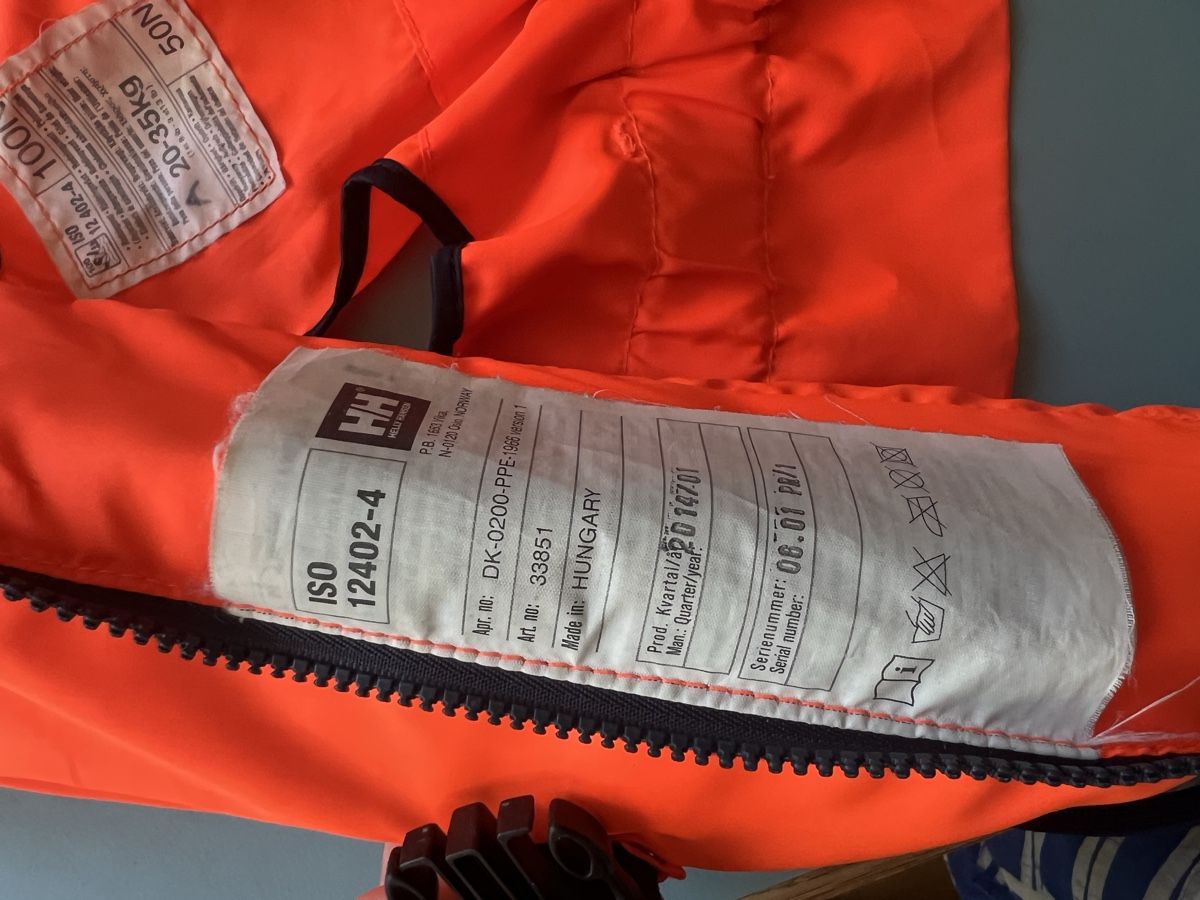 Helly Hansen Giubbotti di salvataggio: Rettungsweste Helly Hansen Grösse 20-35kg fast neu – Usato da Zürich venduto da Van-Bille 1