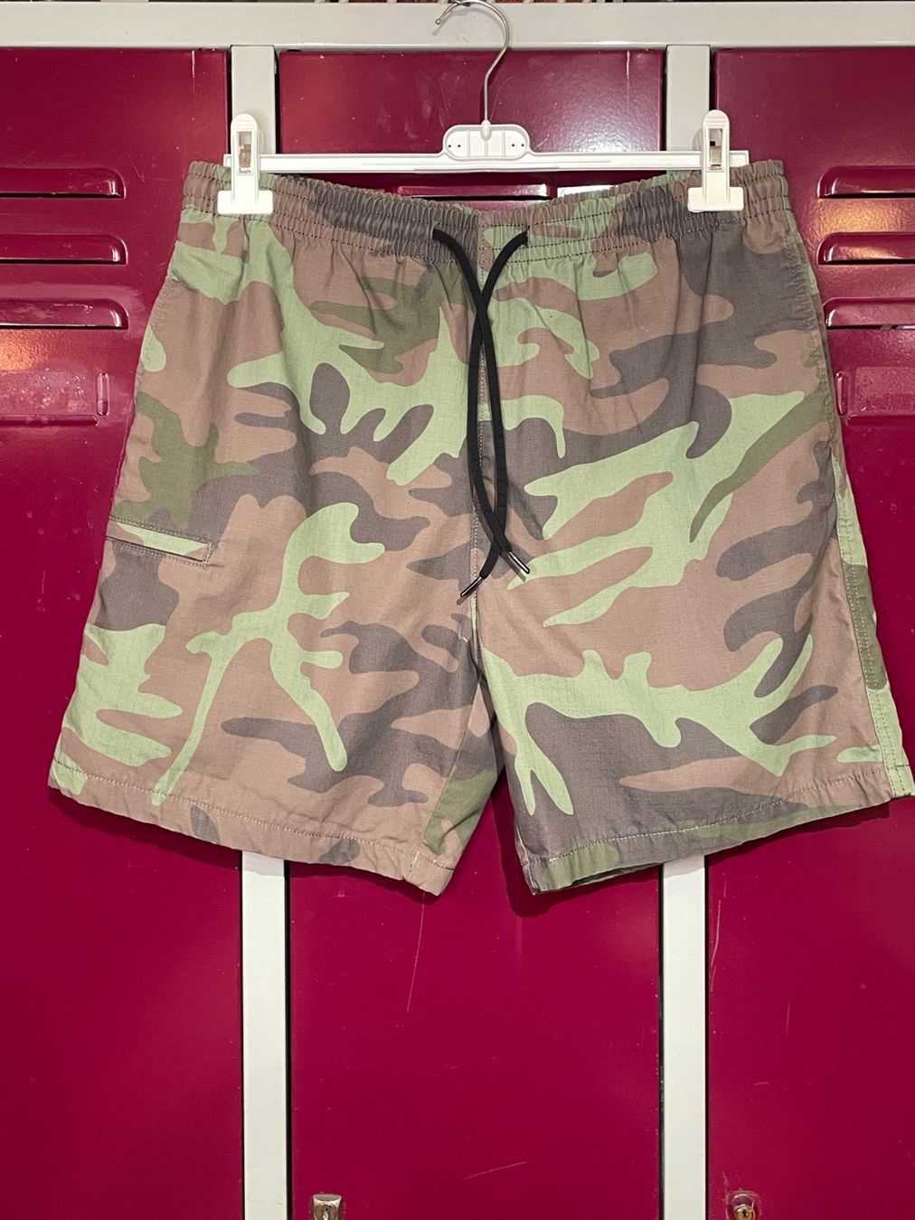 Levi's Pantaloni: LEVI'S CAMO SHORTS SZ: M – Usato da Cortaillod venduto da Stay_Alive_vintage