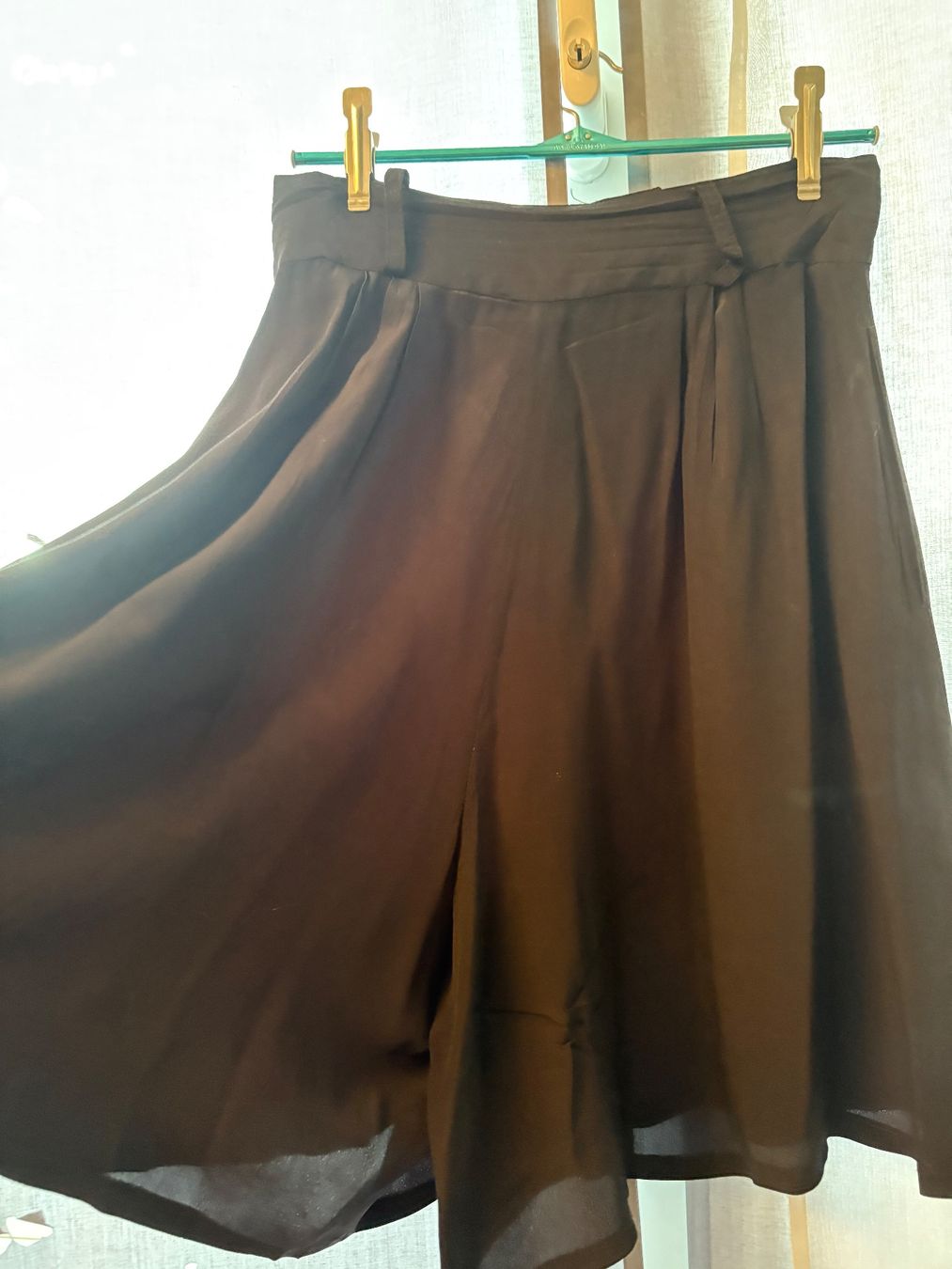 Pantaloni: Pantalon Culotte Noir Taille Haute Elégant – Usato da Lausanne venduto da milou201619 4