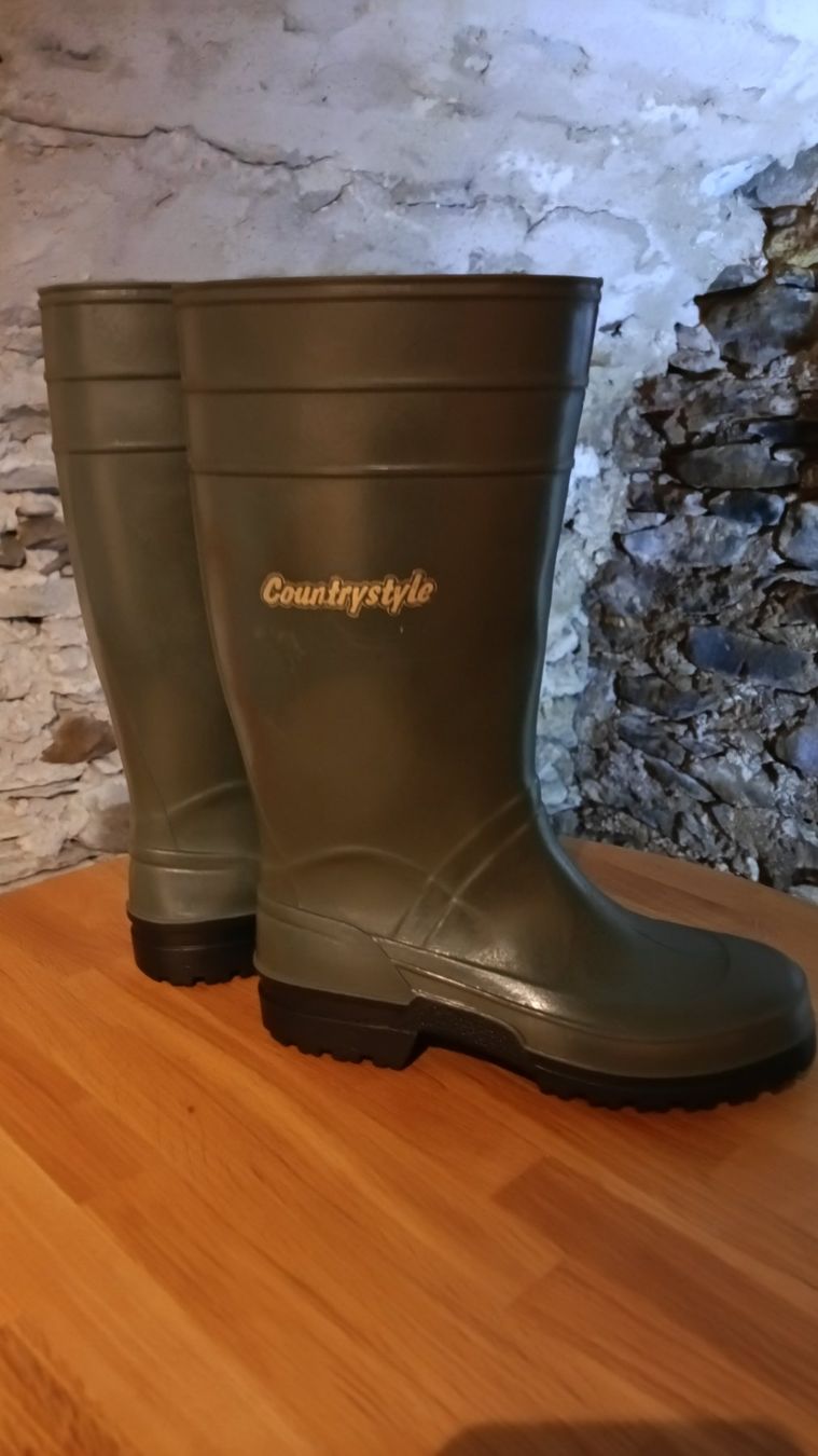 Scarpe da uomo: Gummi Stiefel, Grösse 43, – Usato da Prugiasco venduto da artemarc