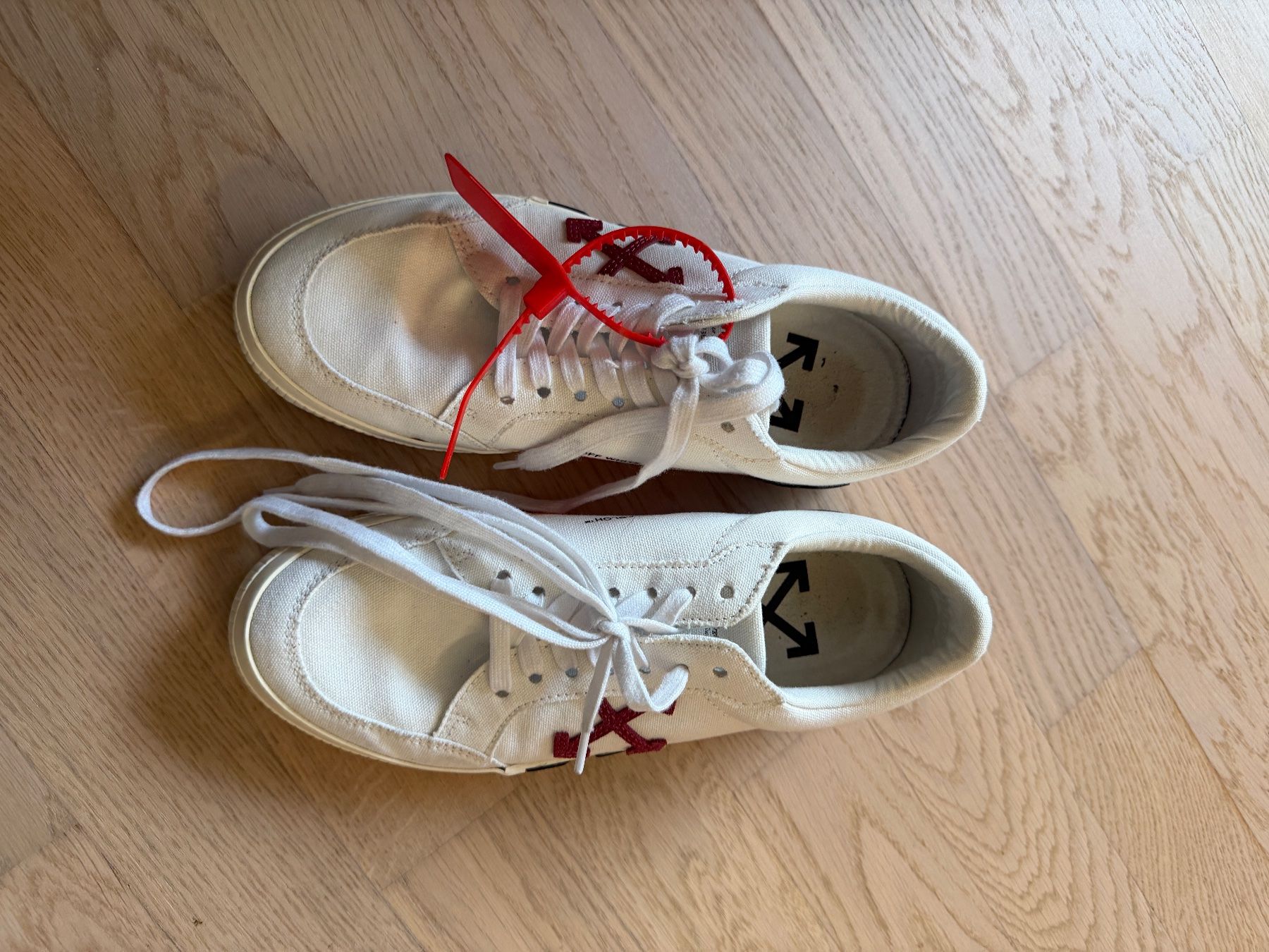 Off-White Scarpe da uomo: Off-White Sneaker, Grösse 40, Top Zustand, Canvas Style – Nuovo (secondo la descrizione) da Hettlingen venduto da blu_tb6z 1