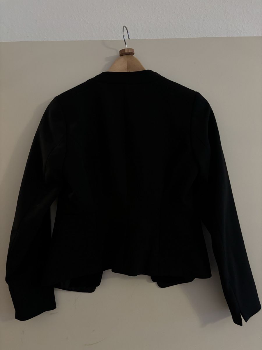 H&M Bolero: Blazer court noir H&M – Nuovo (secondo la descrizione) da Chêne-Bougeries venduto da sor_9rzp 1