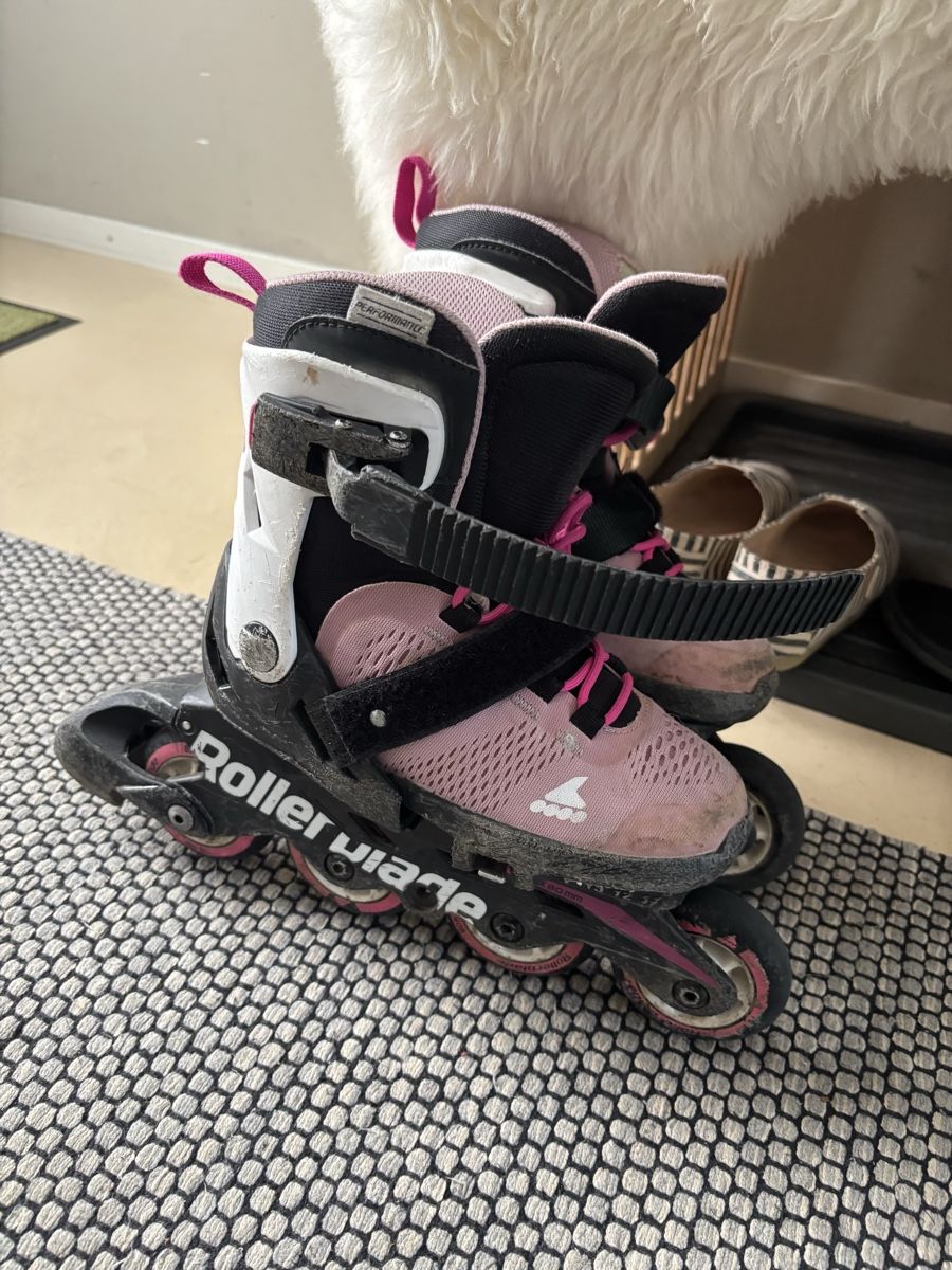Pattini in linea & Pattini a rotelle: Viel getragene Rollerblades 28-32 – Usato da Jona venduto da Passionfruita