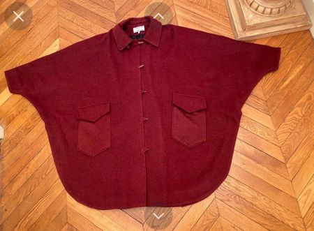 Cape Label Édition. Large. Neuve. Couleur rouge/lie de vin