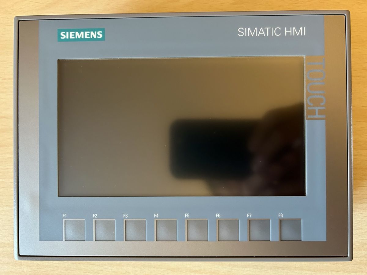 Siemens Elektronikbauteile: Siemens Simatic HMI KTP700 Basic – Gebraucht aus Rupperswil von Micha_97