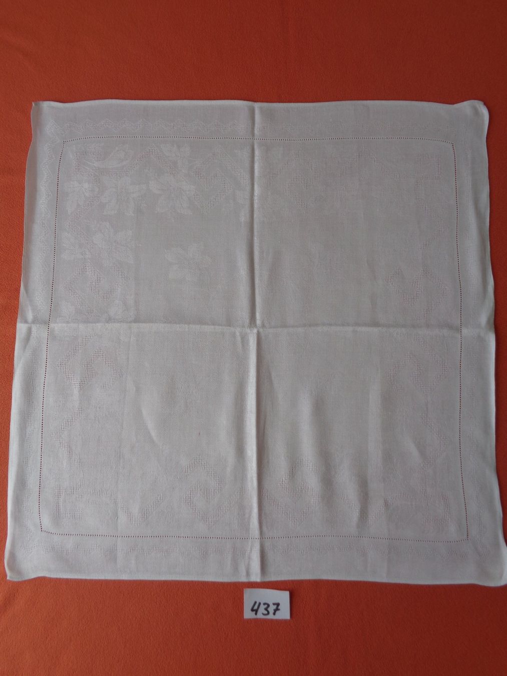 Linge de lit: Serviette Damast oder als Deckeli Grösse 57 cm. x 57cm. – D'occasion à Chur par omonia
