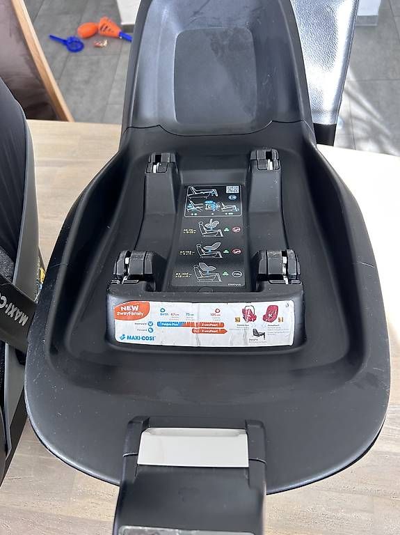 Maxi-Cosi Auto-Kindersitze: Maxi-Cosi Babyschale Pebble Pro i-Size mit Isofix Basis – Gebraucht aus Bonstetten von tan_x2hz 2
