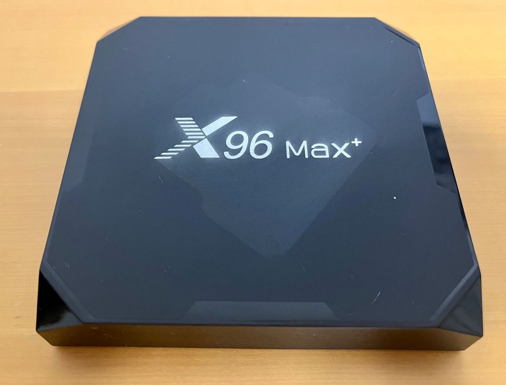 X96 MAX+ Android TV Retro Gaming Box mit Controller (Gebraucht) in ...