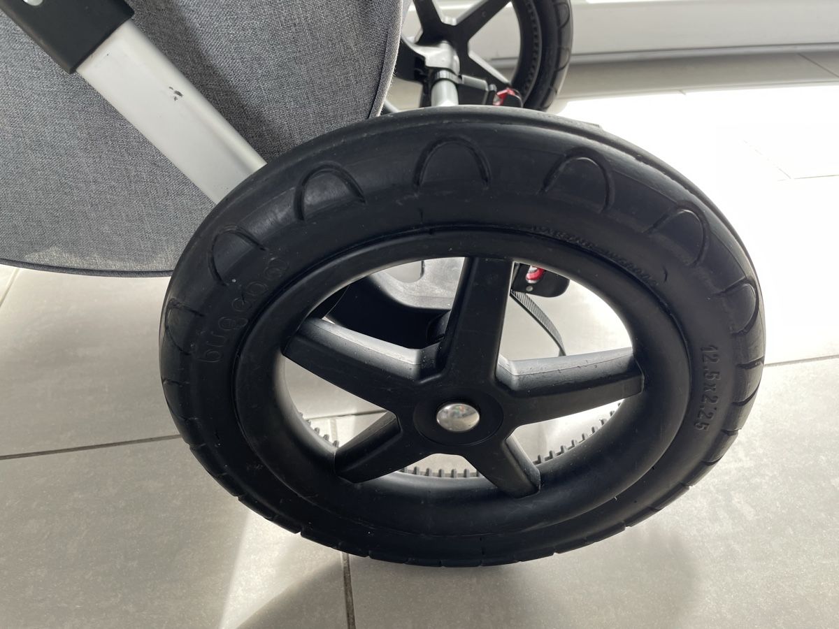 Bugaboo Carrozzine: Poussette Bugaboo Cameleon 3 nacelle + siège +accessoires – Usato da Chardonne venduto da ec_1 5