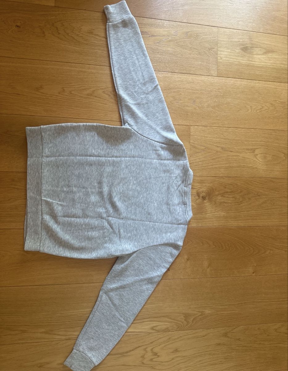 Guess Pulls & Sweat-shirts: Grauer Guess Pullover – D'occasion à Wettswil par ann_cdf7 2