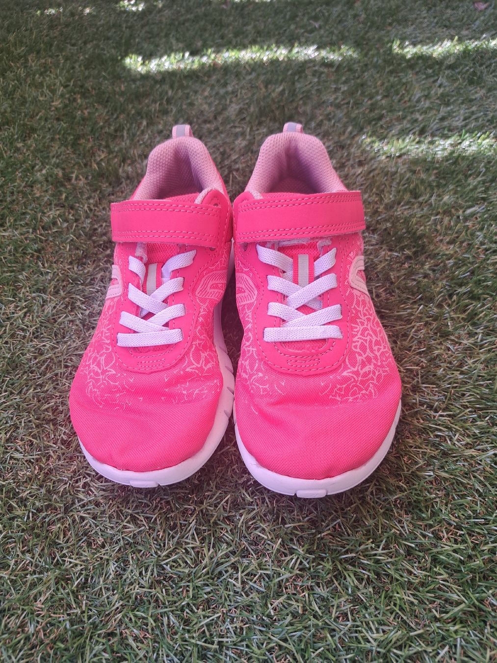 Decathlon Chaussures filles: Turnschuhe, Gr.30 – D'occasion à Seuzach par nadine.baur84 1