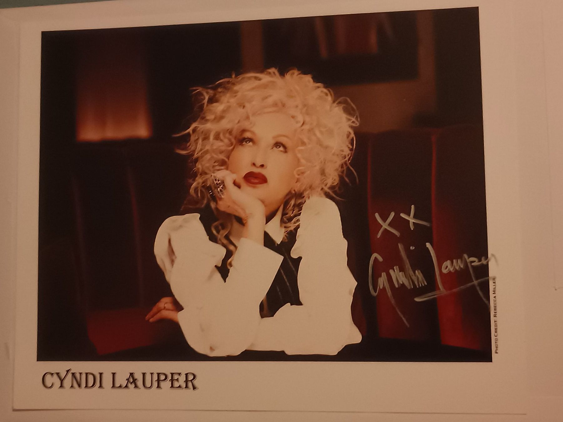 Autografi: Cyndi Lauper - 20x25cm - handsigniert – Usato da Menziken venduto da Artographs