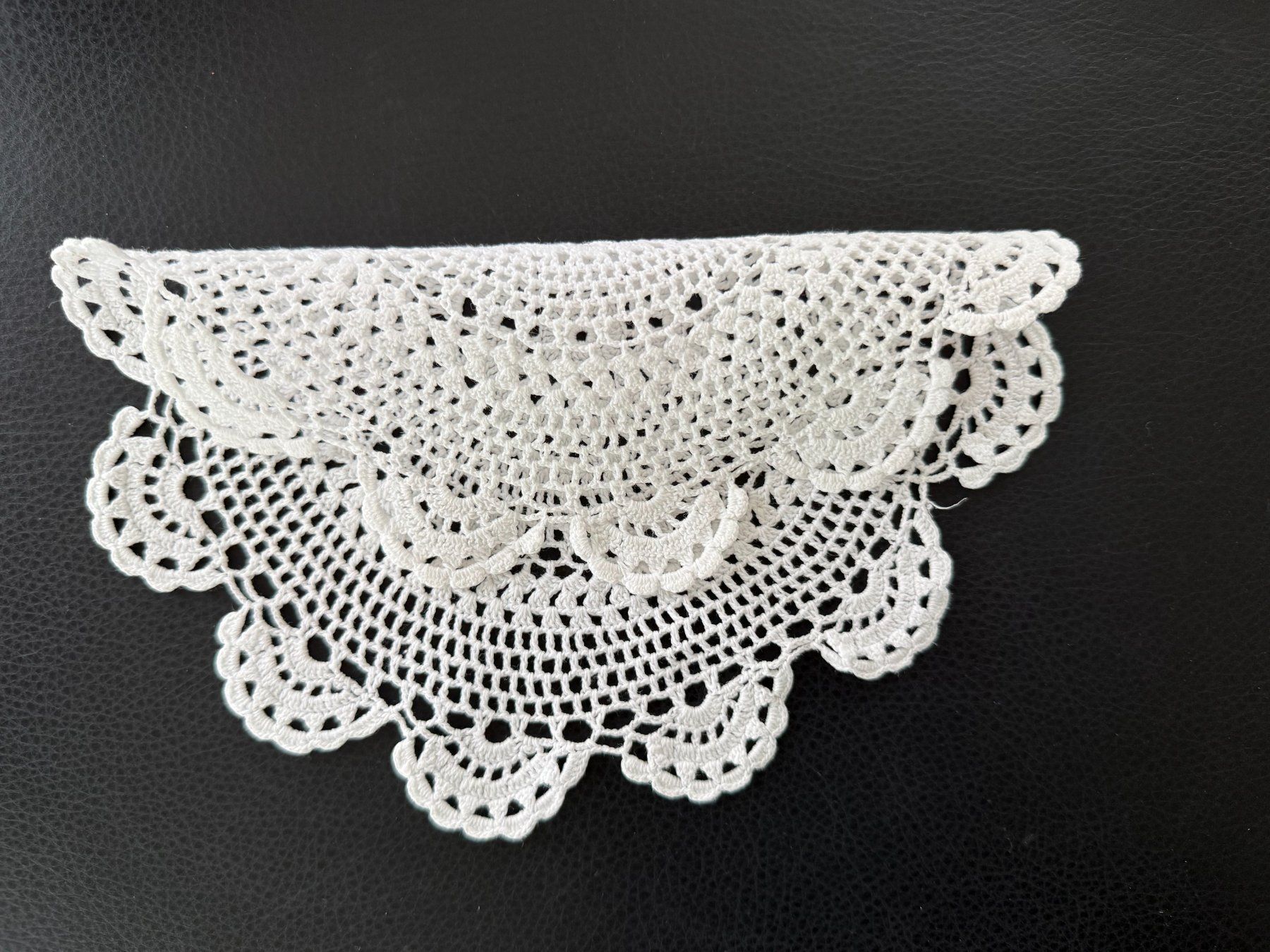 Sottobicchieri: Spitzendeckchen  Untersetzer  gehäkelt  Farbe weiss – Usato da Subingen venduto da ArtBead 2