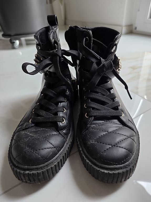Versace Damenschuhe: Versace Jeans Schuhe – Gebraucht aus Burgdorf von J.D14 1