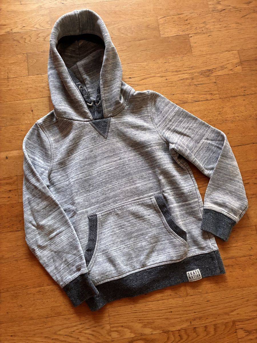 Pulls et sweat-shirts: Schöner Pullover Gr. 134/140 – D'occasion à richterswil par lunamarie001