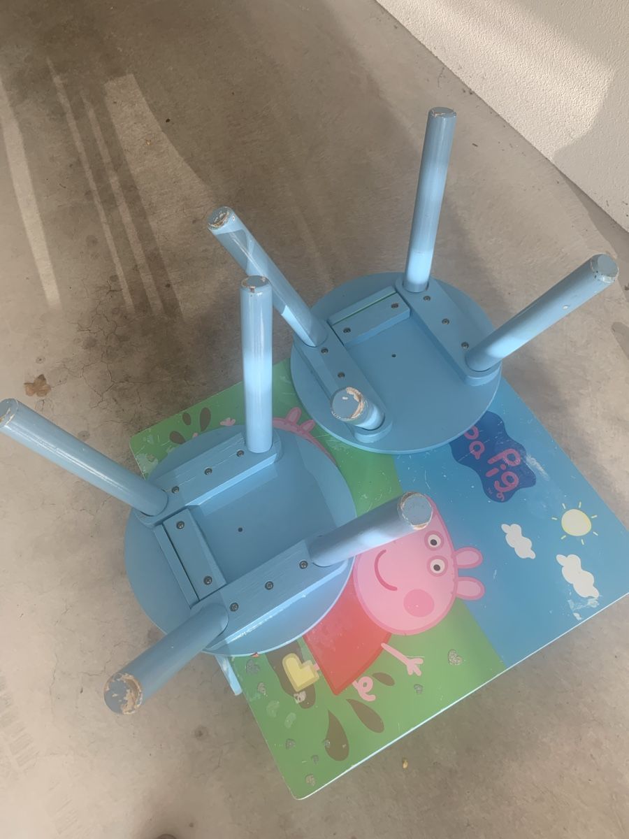 Tischset:     Kindertisch - Kindermöbel  – Gebraucht aus Oberwil b. Zug von ZUGERSEE6317 6