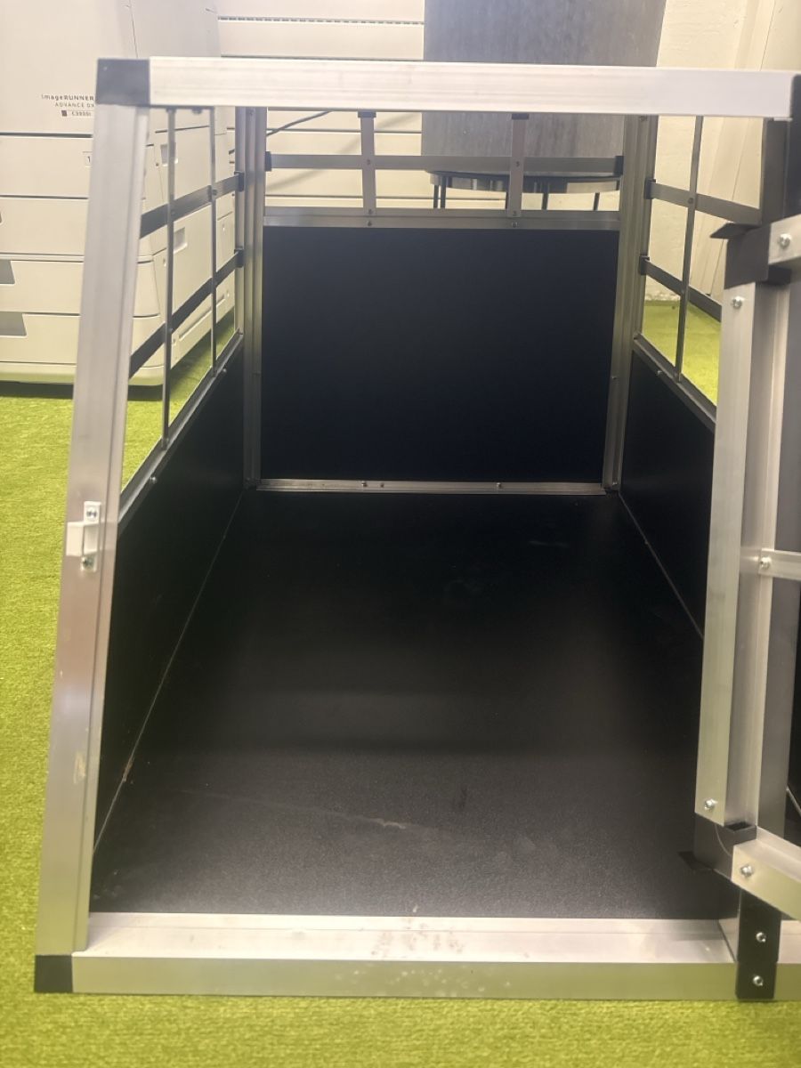 Gabbie, trasporto & Sicurezza: Hundebox Alu – Usato da Igis venduto da vobama 1