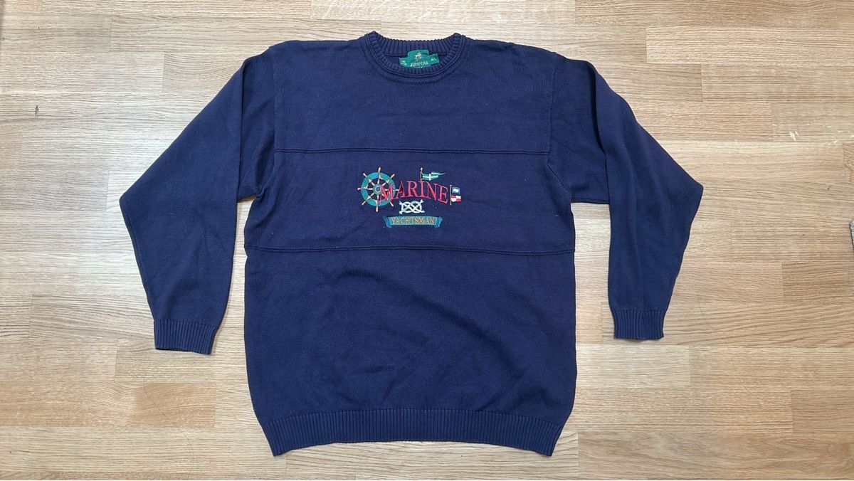 Pulls & Sweat-shirts: Pullover dunkelblau mit Stickerei Grösse M/L – D'occasion à Luzern par ThrowbackVintage