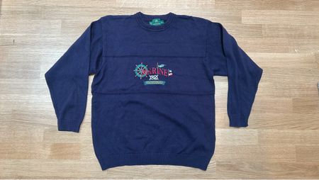 Pullover dunkelblau mit Stickerei Grösse M/L