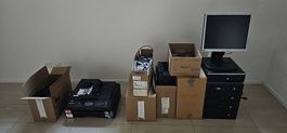 Vari PC e apparecchi informatici ed elettronici