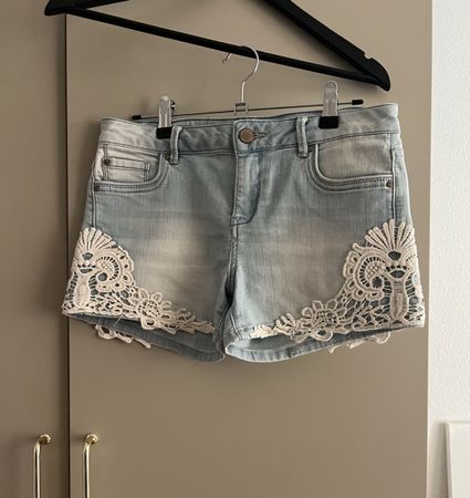 Jeans Shorts Damen hellblau Grösse 34 Spitze