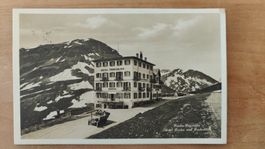 Furka Passhöhe mit altem Auto um 1920