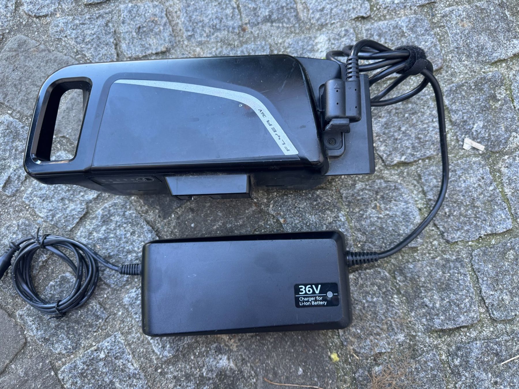 Flyer Batterie: Flyer Ladegerät SIB oder NG Akkus 36V NKJ071A – Usato da Volketswil venduto da mstonys