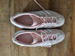 Adidas Schuhe zu verkaufen praktisch Neu