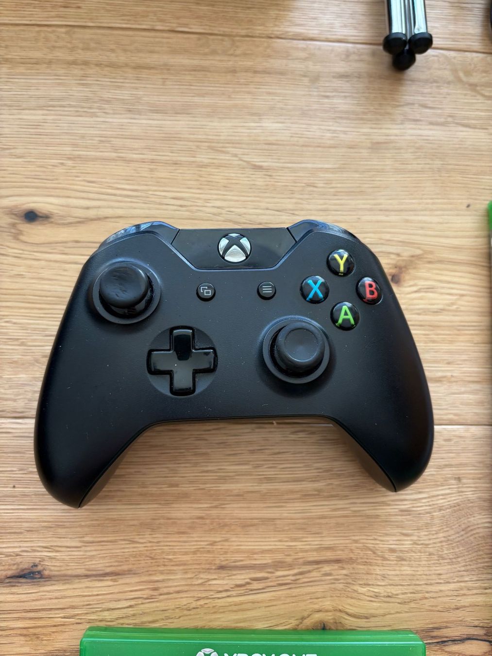 Microsoft Console: Xbox One X - Project Scorpio - mit SSD aufgerüstet + Kinect – Usato da Muttenz venduto da kuz_kx79 3