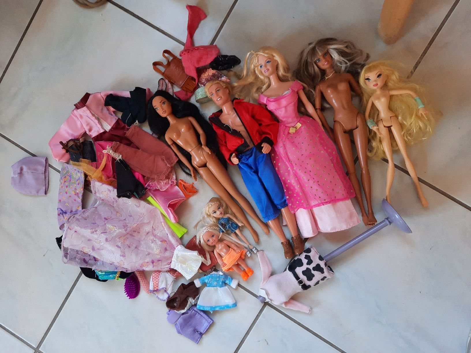Bambole: LOT " BARBIE " – Usato da Le Locle venduto da marylise01