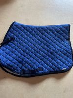 Satteldecke blau