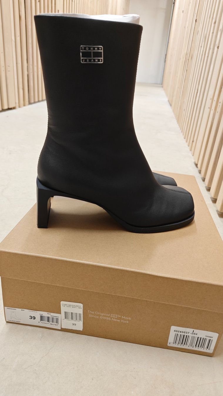 Tommy Hilfiger Damenschuhe: Stiefel Tommy Hilfiger – Neu (gemäss Beschreibung) aus Burgdorf von nas_65x9 4