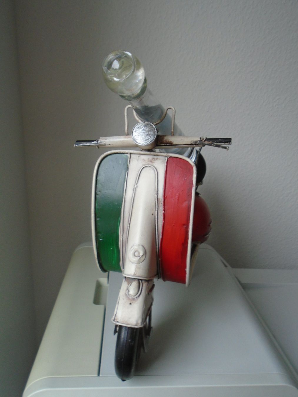 Tutte le decorazioni: VESPA (Blech) mit Grappa - Roller als Flaschenhalter / Deko – Usato da Pfeffingen venduto da Elfenstein 2
