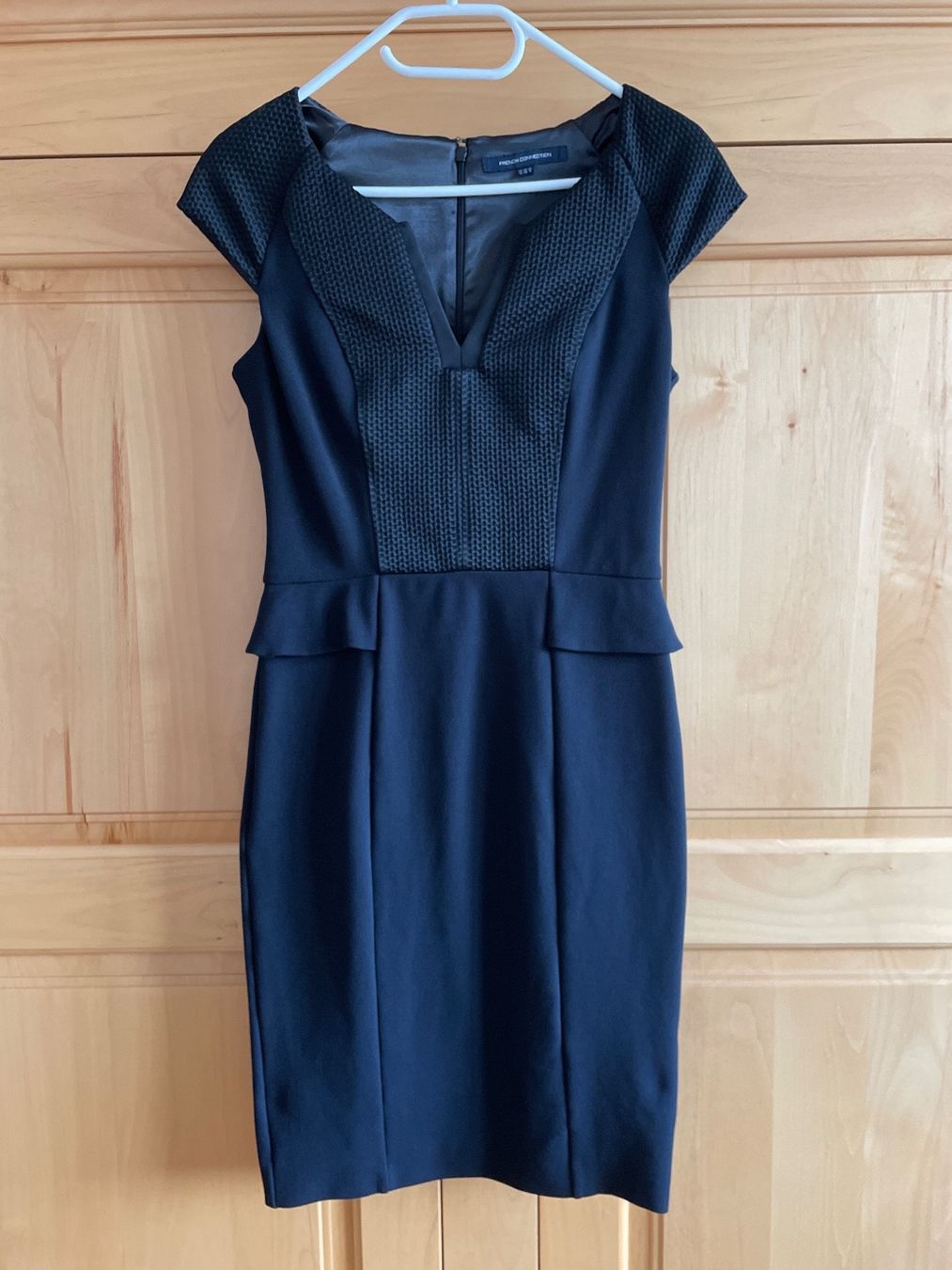French Connection Vestiti: French Connection Kleid – Nuovo (secondo la descrizione) da Meggen venduto da BertaundAnton