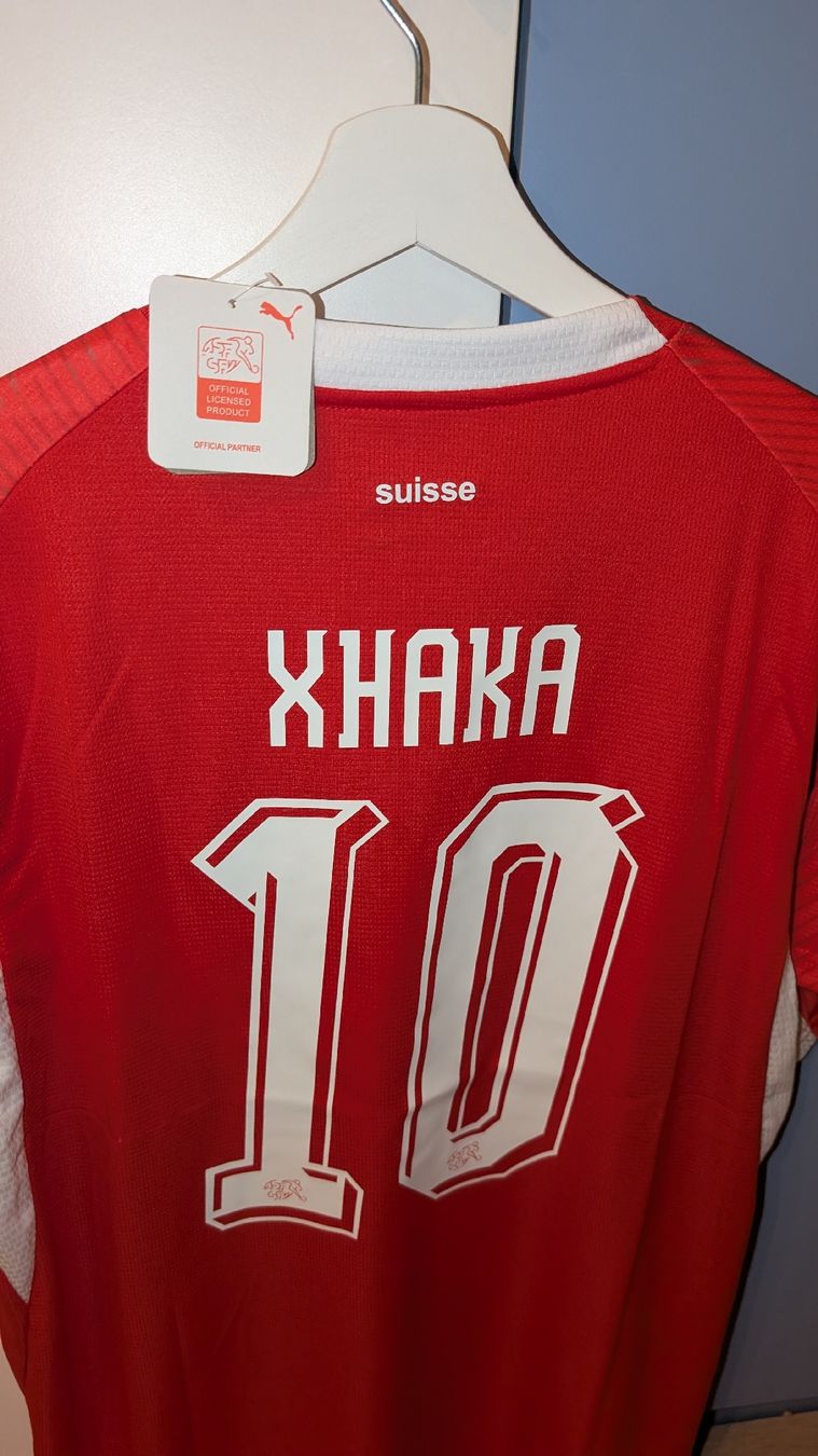 Canottiere & Pantaloni: Schweiz Xhaka Trikot  #10 – Nuovo e nell'imballaggio originale da Untersiggenthal venduto da fab_bq61 3