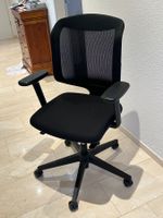 Bürodrehstuhl mit Mesh Rücken und verstellbaren Armlehnen