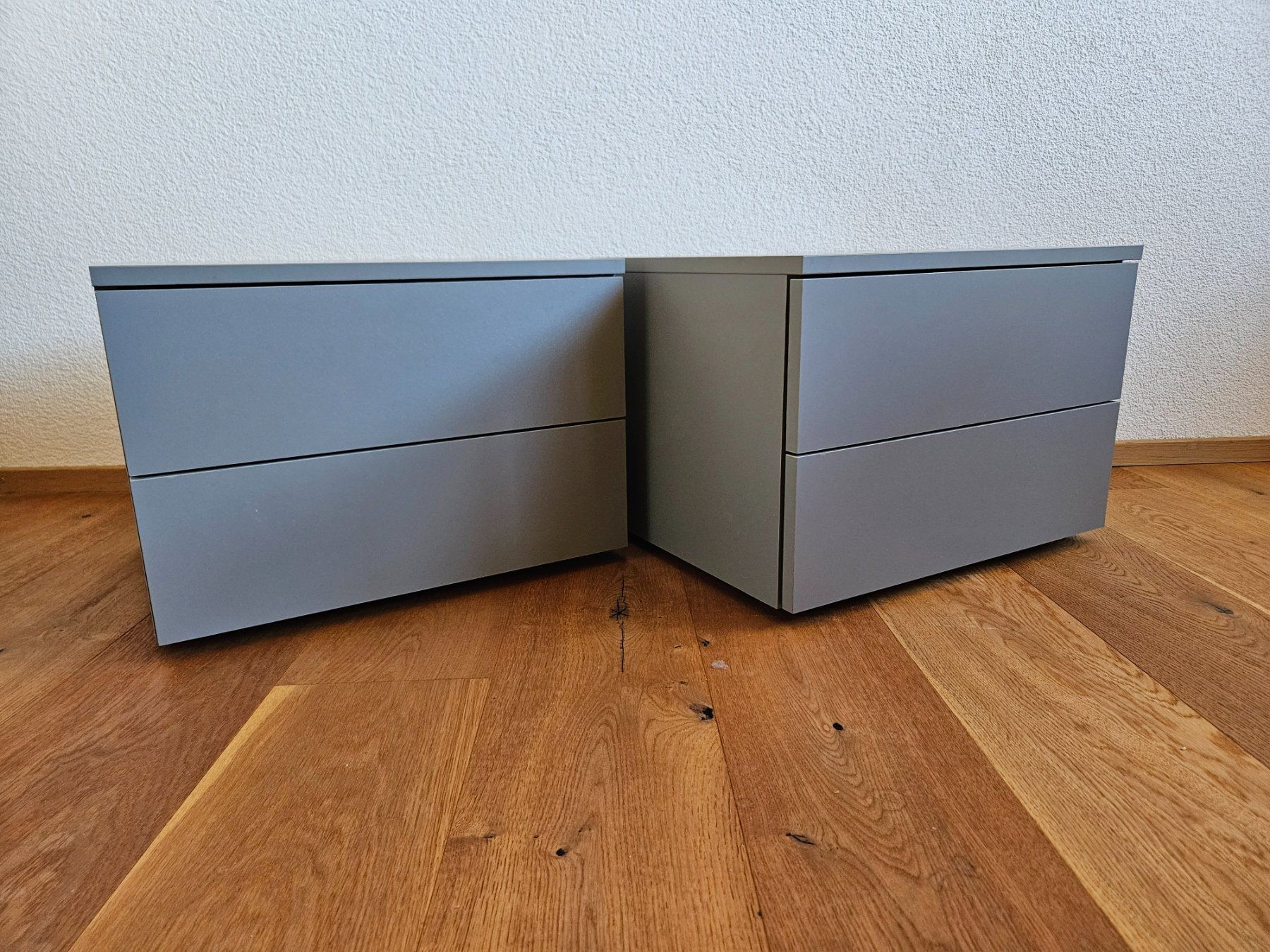 Nachttische: Set 2 Nachttische Grau Swiss Made mit Push to Open – Gebraucht aus Herzogenbuchsee von zloplio72