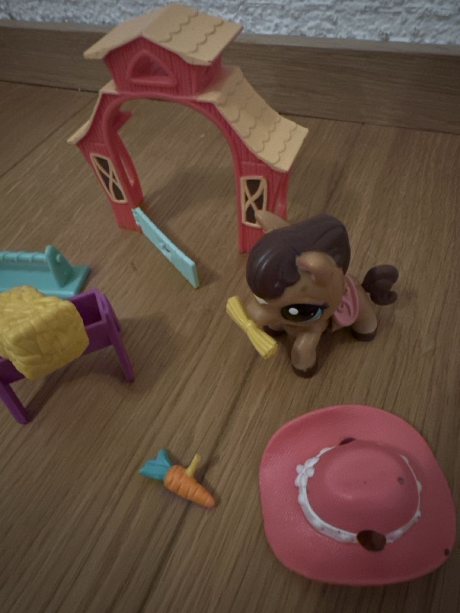 Hasbro Giocattoli: Little Pet Shop Reitstall – Usato da Wettswil venduto da ann_cdf7 1