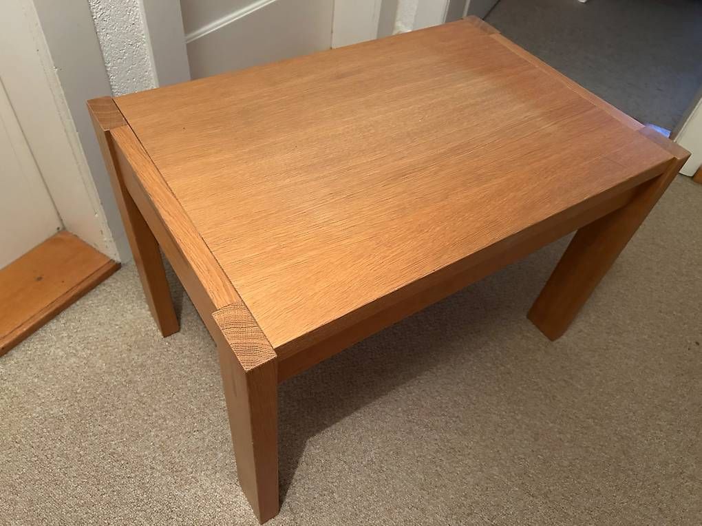 Tische: Kleiner Massivholz-Tisch Eiche, 75 × 50 × 50 cm – Gebraucht aus Binningen von peter.binningen 1