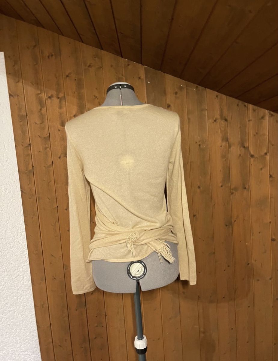 Top: St. John 100% Cashmere Top – Usato da Schattdorf venduto da Remligand 2