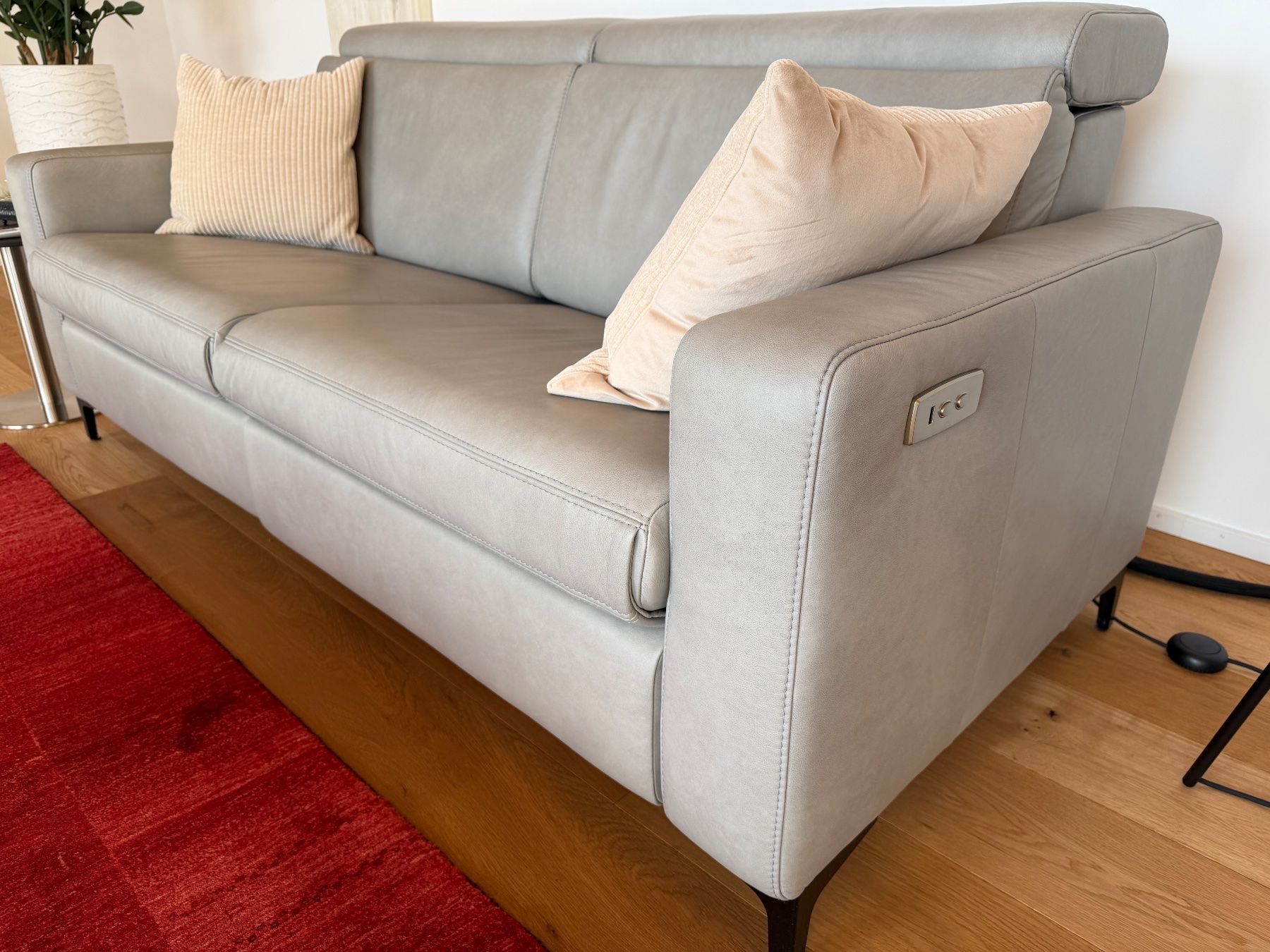 Farben: Sofa 2.5 Sitz Leder hellgrau – Neu (gemäss Beschreibung) aus Gunten von Heinz016