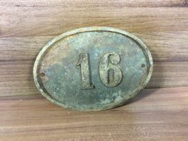 Altes Gusseisen Hausschild Nummer 16 oval