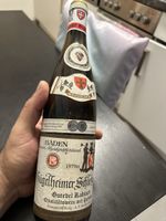 Verschiedene Wein Sorten von Keller ungeöffnet 