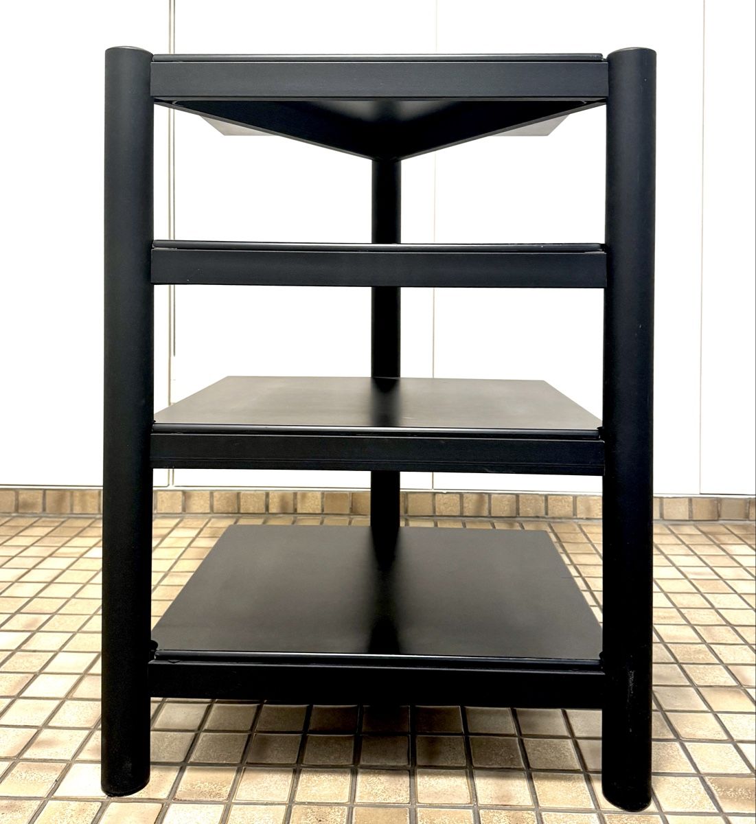 Supporti a parete: Hi-Fi Rack 4 shelfs – Usato da Zürich venduto da Tapehead