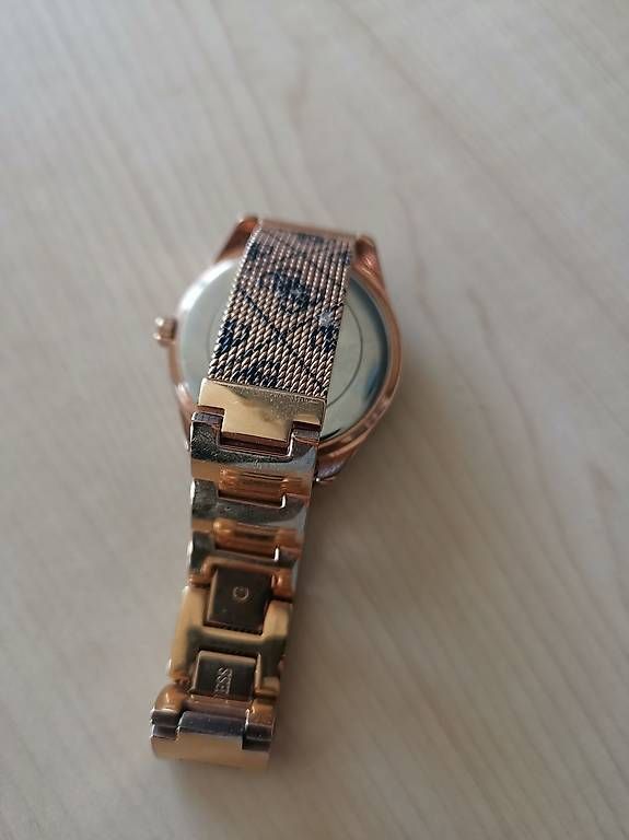 Orologi: Montre "guess"  – Usato da La Corbaz venduto da Emma22cj 1